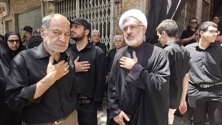 تصاویر/ مراسم عزاداری عاشورای حسینی با حضور هیئات مذهبی در خیابان ها و میادین کاشان