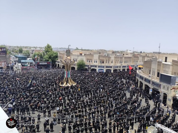 تصاویر/  سقایی عزاداران حسینی توسط طلاب شهرستان بم
