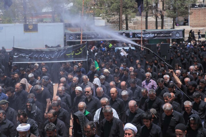 تصاویر| نماز ظهر عاشورا در بیرجند