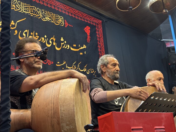 Cerimonia di lutto per il Signore dei Martiri presso l’Associazione degli sport zurkhaneh e della lotta tradizionale della provincia di Qom