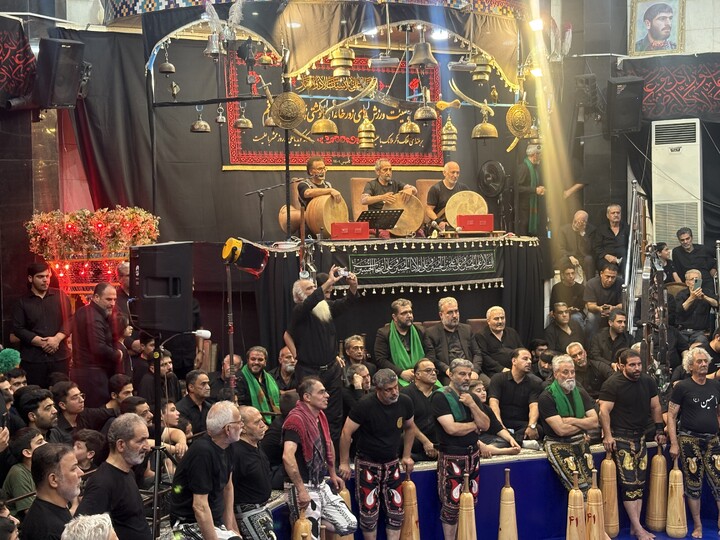 Cerimonia di lutto per il Signore dei Martiri presso l’Associazione degli sport zurkhaneh e della lotta tradizionale della provincia di Qom