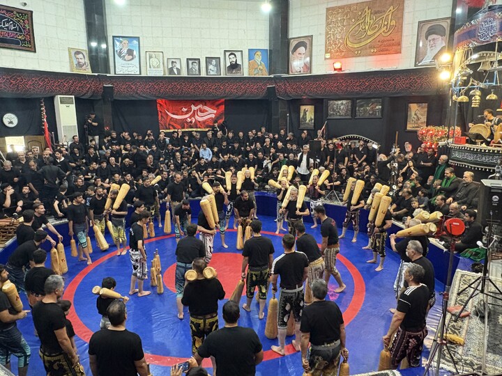 Cerimonia di lutto per il Signore dei Martiri presso l’Associazione degli sport zurkhaneh e della lotta tradizionale della provincia di Qom