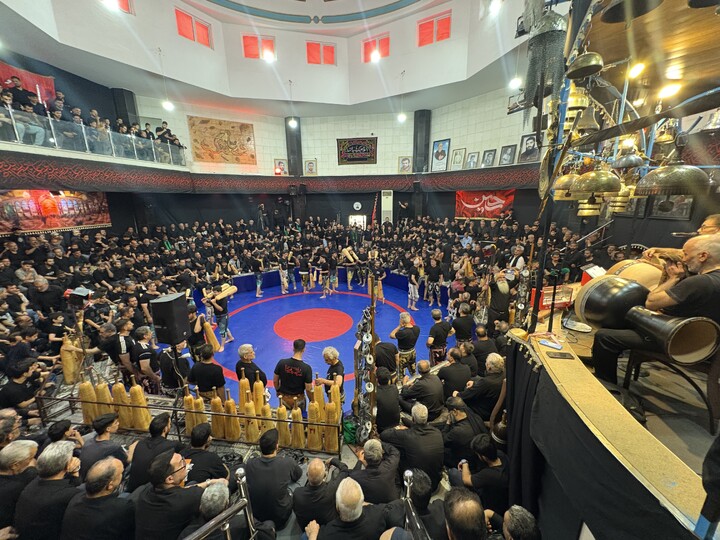 Cerimonia di lutto per il Signore dei Martiri presso l’Associazione degli sport zurkhaneh e della lotta tradizionale della provincia di Qom