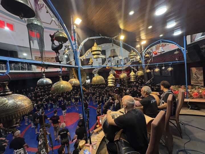 Cerimonia di lutto per il Signore dei Martiri presso l’Associazione degli sport zurkhaneh e della lotta tradizionale della provincia di Qom