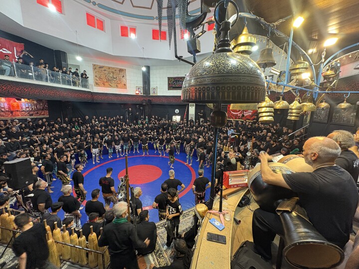 Cerimonia di lutto per il Signore dei Martiri presso l’Associazione degli sport zurkhaneh e della lotta tradizionale della provincia di Qom