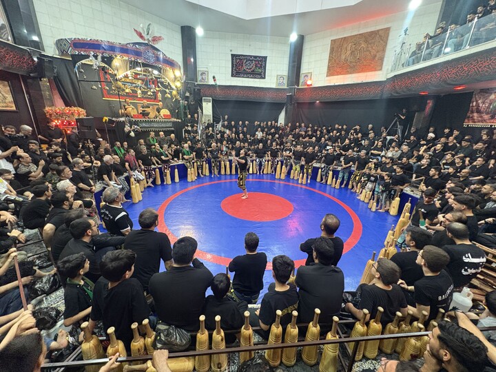 Cerimonia di lutto per il Signore dei Martiri presso l’Associazione degli sport zurkhaneh e della lotta tradizionale della provincia di Qom