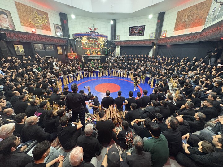 Cerimonia di lutto per il Signore dei Martiri presso l’Associazione degli sport zurkhaneh e della lotta tradizionale della provincia di Qom