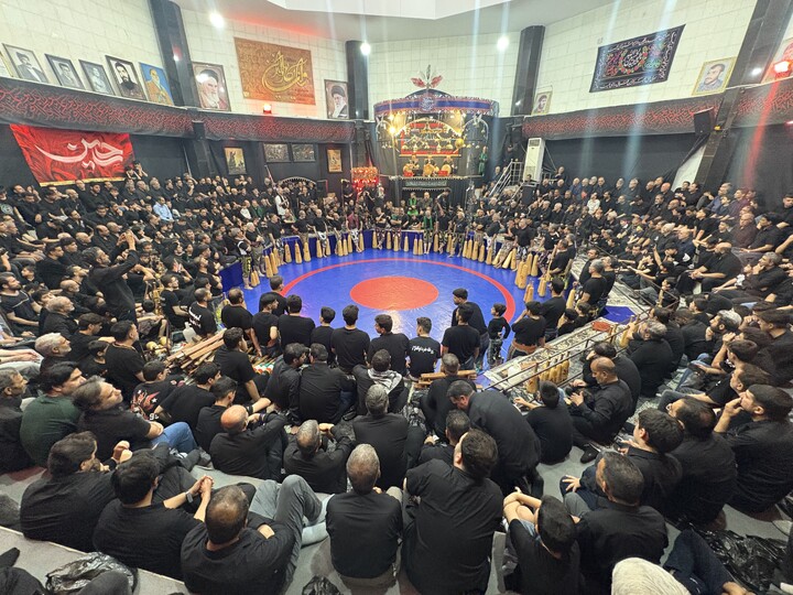 Cerimonia di lutto per il Signore dei Martiri presso l’Associazione degli sport zurkhaneh e della lotta tradizionale della provincia di Qom