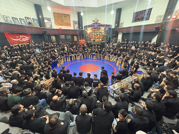 Cerimonia di lutto per il Signore dei Martiri presso l’Associazione degli sport zurkhaneh e della lotta tradizionale della provincia di Qom