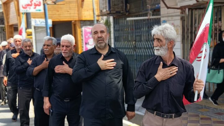 تصاویر/حضور امام جمعه گرمسار در میان دسته های عزاداری امام حسین علیه السلام در ظهر عاشورا