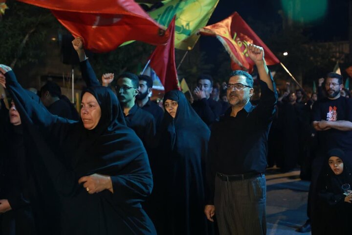 تصاویر/ اجتماع مردمی «شب‌های اقتدار حسینی» محبان حضرت اباعبدالله(ع) در محله جهادیه شهر سمنان