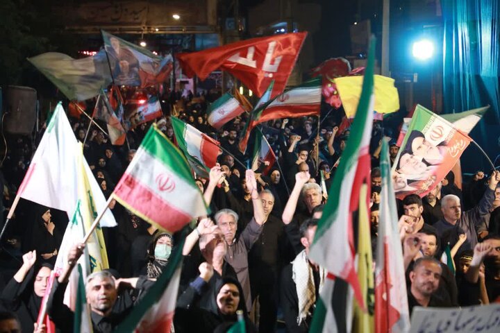 تصاویر/ اجتماع مردمی «شب‌های اقتدار حسینی» محبان حضرت اباعبدالله(ع) در محله جهادیه شهر سمنان