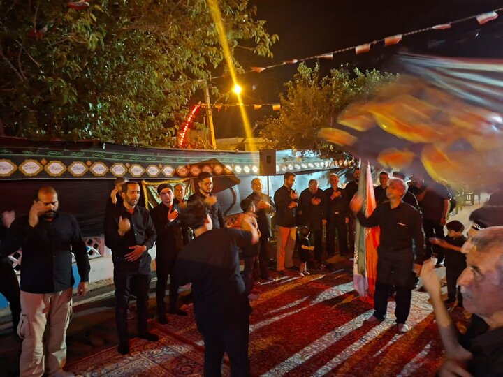 تصاویر/ اجتماع مردمی «شب‌های اقتدار حسینی» محبان حضرت اباعبدالله(ع)  شهر کهن آباد و روستای تاریخی ده نمک