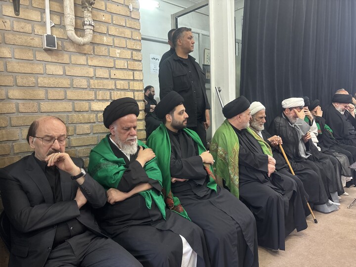 تصاویر / مراسم عزاداری روز عاشورا در بیت آیت الله العظمی سیستانی