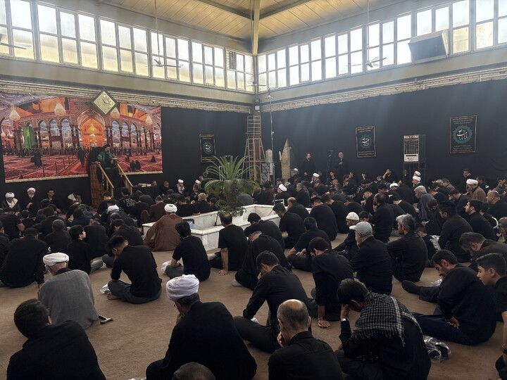 تصاویر / مراسم عزاداری روز عاشورا در بیت آیت الله العظمی سیستانی