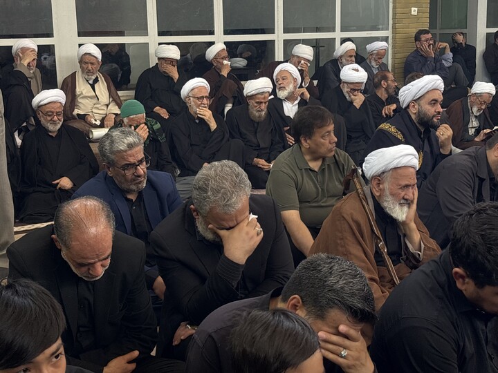 تصاویر / مراسم عزاداری روز عاشورا در بیت آیت الله العظمی سیستانی