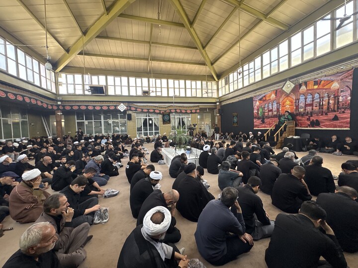 تصاویر / مراسم عزاداری روز عاشورا در بیت آیت الله العظمی سیستانی