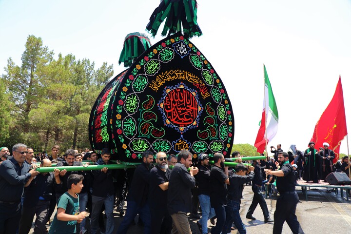 تصاویر/ عزاداری روز عاشورا در جوار شهدای استان یزد