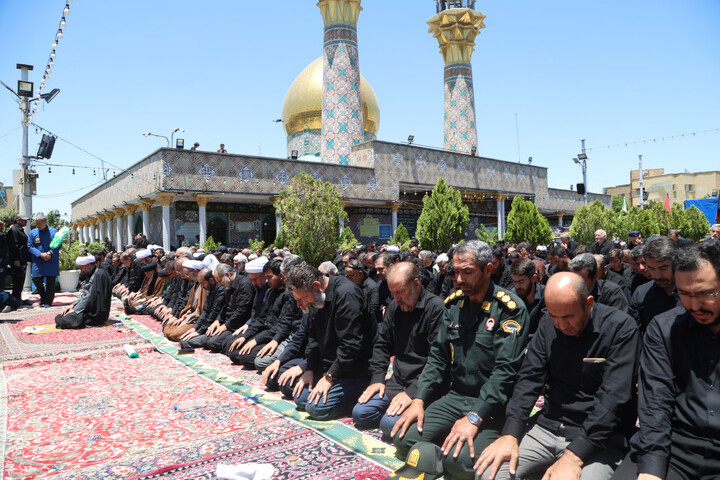 تصاویر / اقامه نماز ظهر روز عاشورا در همدان
