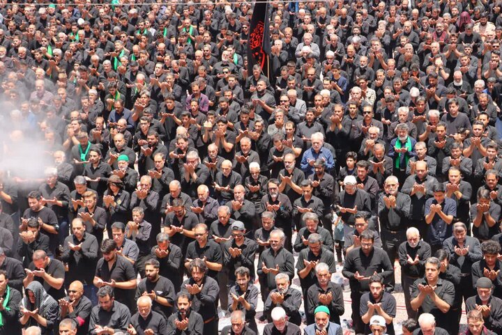 اقامه نماز ظهر عاشورا در شهرستان بافق