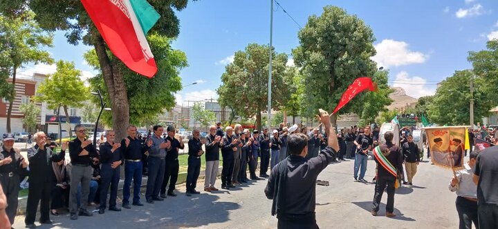 تصاویر/برپایی دسته‌های عزاداری روز عاشورا با حضور امام جمعه شهرستان بیجار