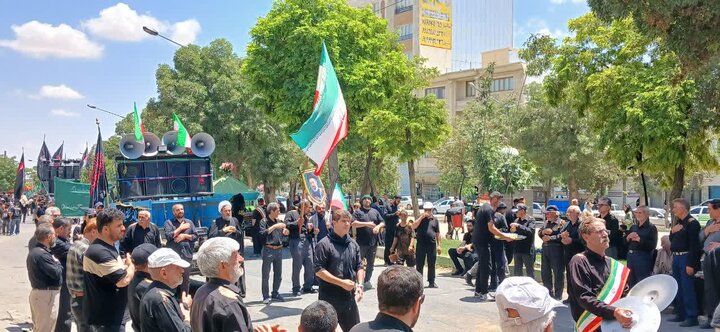 تصاویر/برپایی دسته‌های عزاداری روز عاشورا با حضور امام جمعه شهرستان بیجار