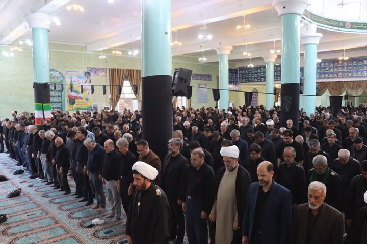 تصاویر/ اقامه نماز ظهر عاشورا در تکاب