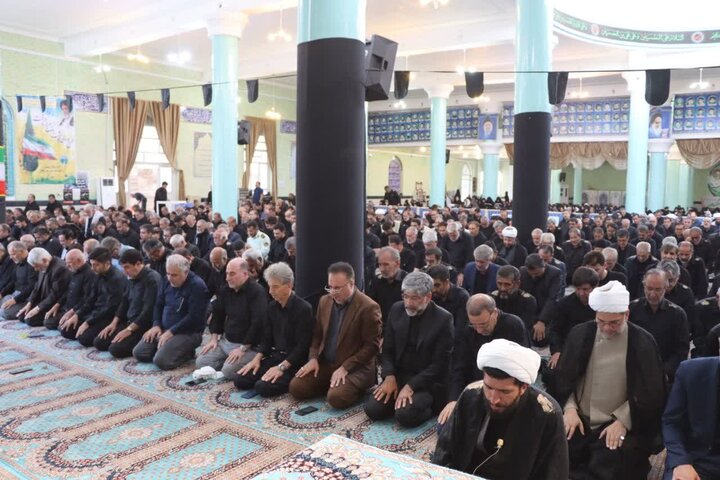 تصاویر/ اقامه نماز ظهر عاشورا در تکاب