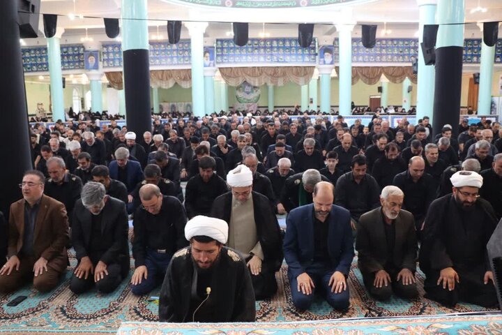 تصاویر/ اقامه نماز ظهر عاشورا در تکاب