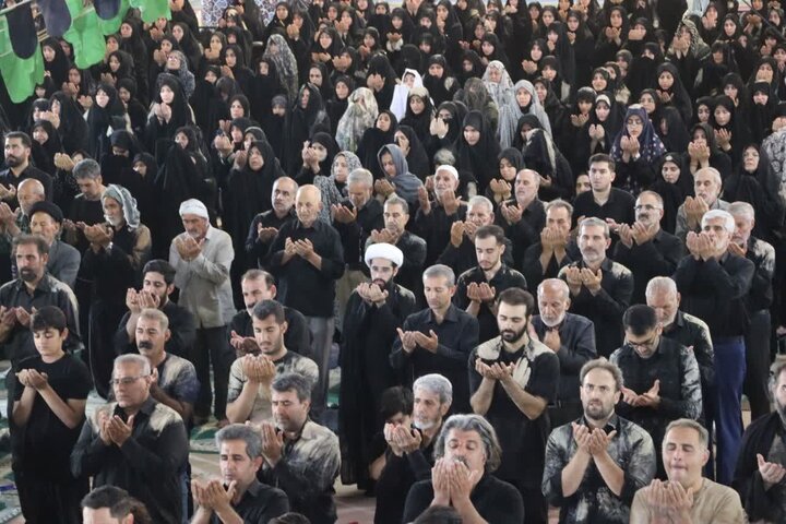 تصاویر/اقامه نماز ظهر عاشورا در خرم آباد