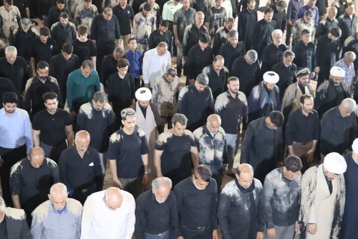 تصاویر/اقامه نماز ظهر عاشورا در خرم آباد
