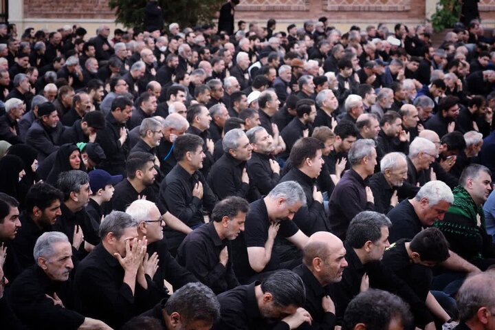 تصاویر/ نماز ظهر عاشورای محرم ۱۴۰۵ اردبیل