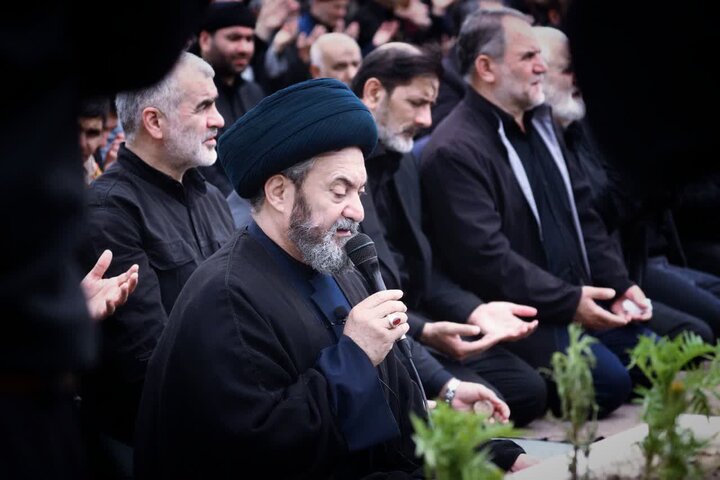 تصاویر/ نماز ظهر عاشورای محرم ۱۴۰۵ اردبیل