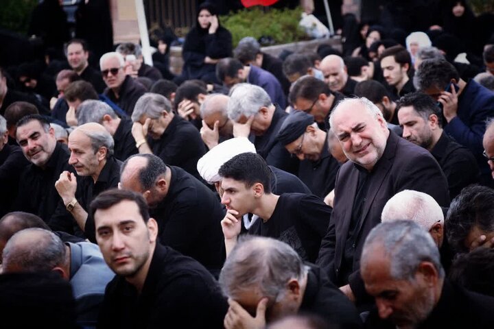 تصاویر/ نماز ظهر عاشورای محرم ۱۴۰۵ اردبیل