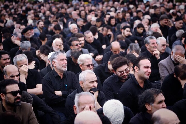 تصاویر/ نماز ظهر عاشورای محرم ۱۴۰۵ اردبیل