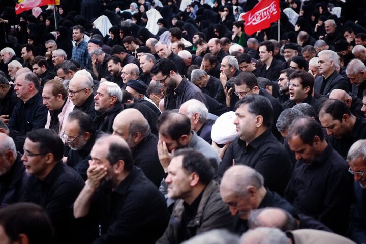 تصاویر/ نماز ظهر عاشورای محرم ۱۴۰۵ اردبیل