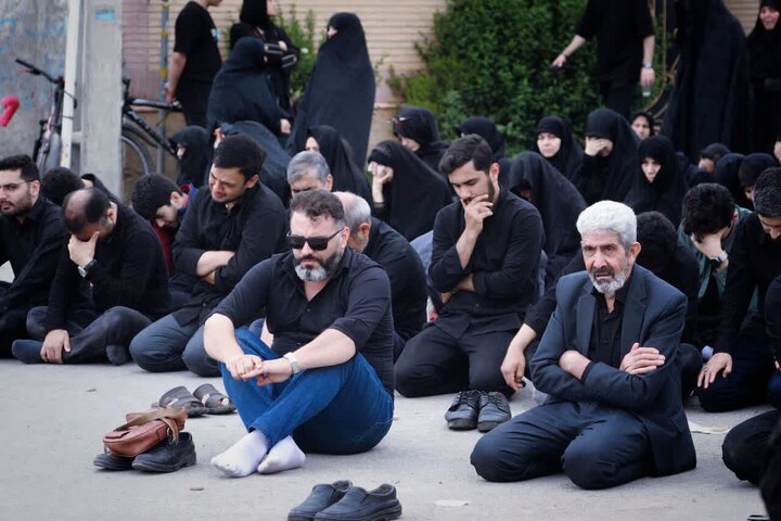 تصاویر/ نماز ظهر عاشورای محرم ۱۴۰۵ اردبیل