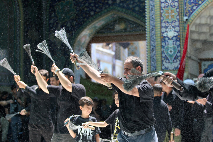 شور عاشورایی هیئات مذهبی در حرم بانوی کرامت