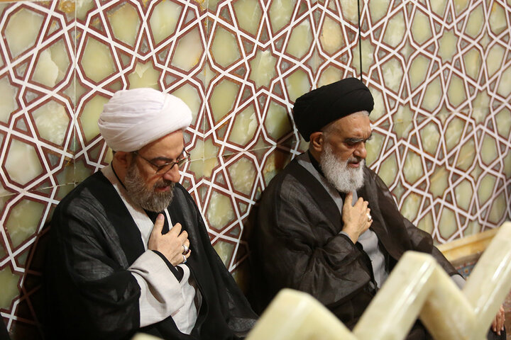 حضور پرشور بانوان عزادار در جوار حرم کریمه اهلبیت (س) همزمان با روز عاشورا