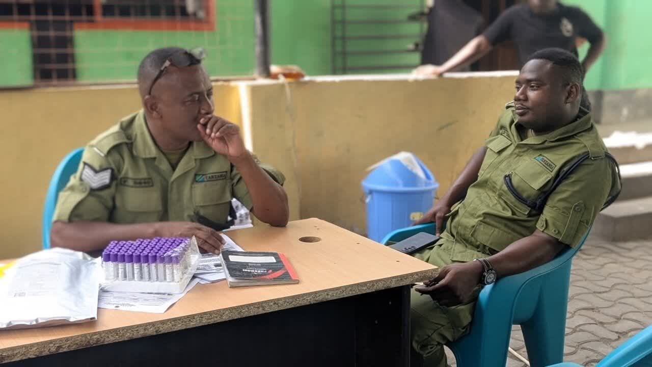 Naibu Mudiri wa Hawza ya Imam Swadiq (as) Aongoza Zoezi la Uchangiaji Damu Jijini Dar es Salaam