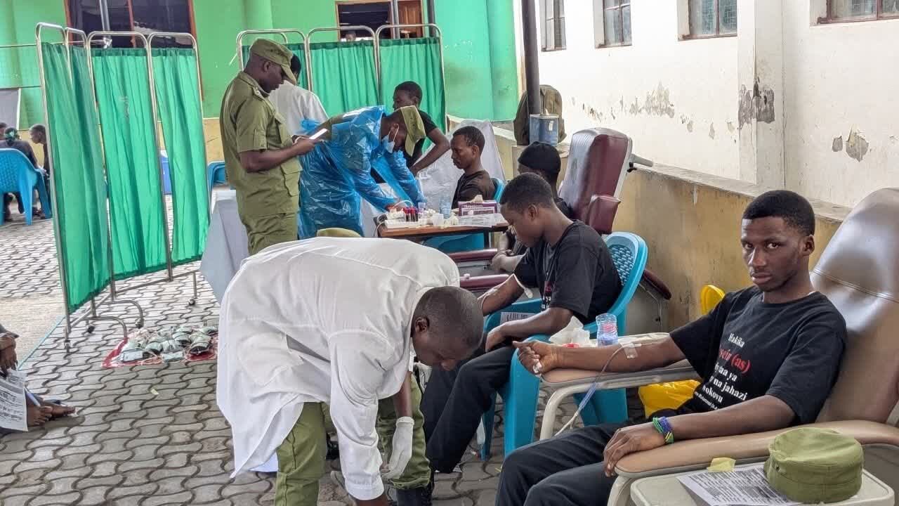 Naibu Mudiri wa Hawza ya Imam Swadiq (as) Aongoza Zoezi la Uchangiaji Damu Jijini Dar es Salaam