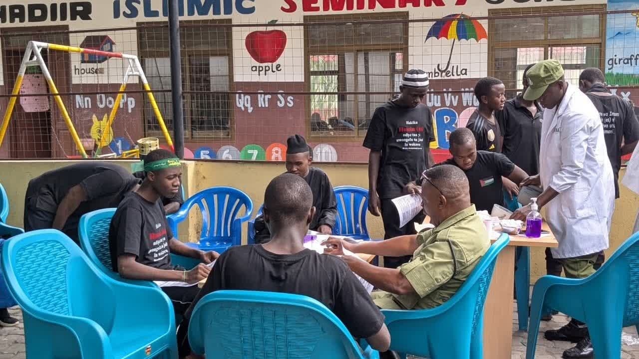 Naibu Mudiri wa Hawza ya Imam Swadiq (as) Aongoza Zoezi la Uchangiaji Damu Jijini Dar es Salaam