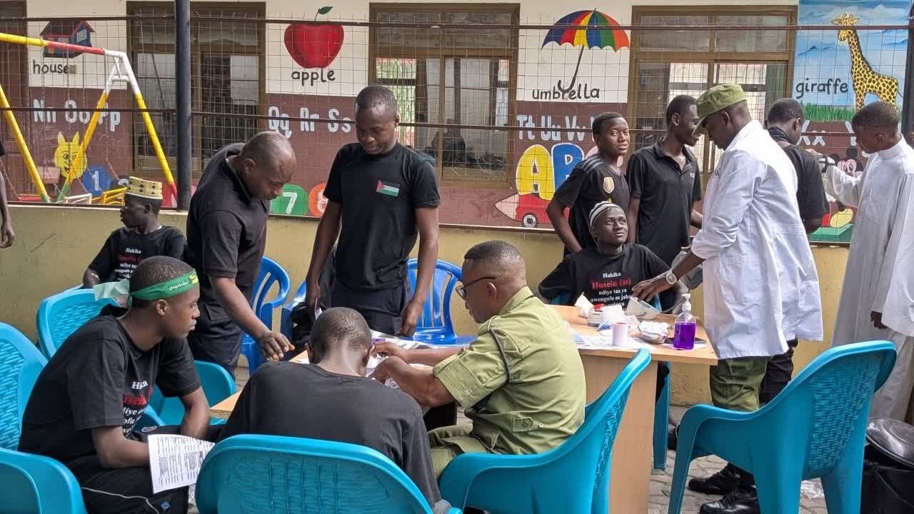 Naibu Mudiri wa Hawza ya Imam Swadiq (as) Aongoza Zoezi la Uchangiaji Damu Jijini Dar es Salaam
