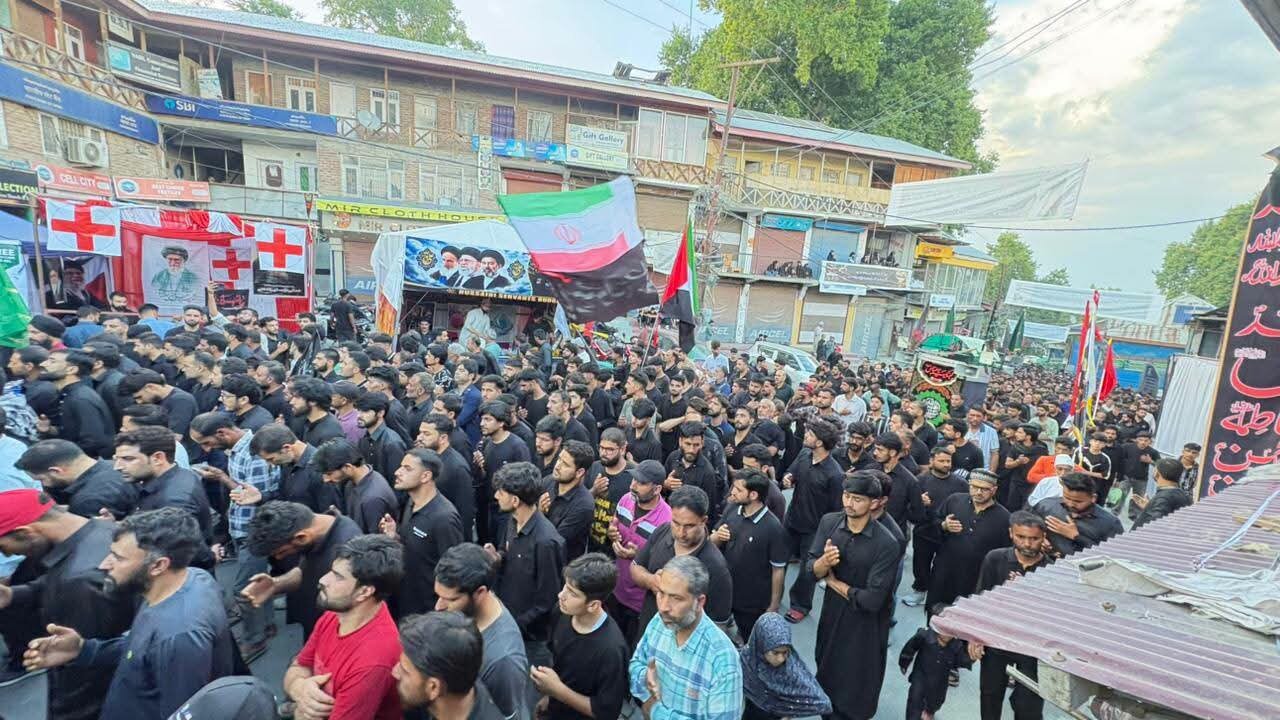 وادی جموں وکشمیر میں انجمنِ شرعی شیعیان کے تحت جلوس ہائے عزاء کا سلسلہ جاری