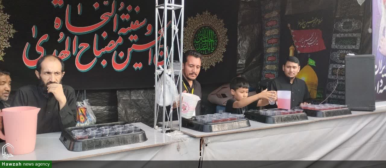 تصاویر/ قم المقدسہ میں امام خمینی میموریل ٹرسٹ کرگل کی جانب سے سبیل کا اہتمام