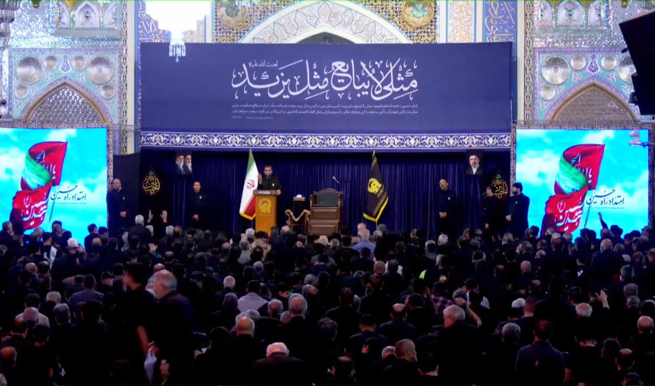 مراسم عزاداری شام عاشورا در رواق امام‌خمینی حرم مطهر رضوی