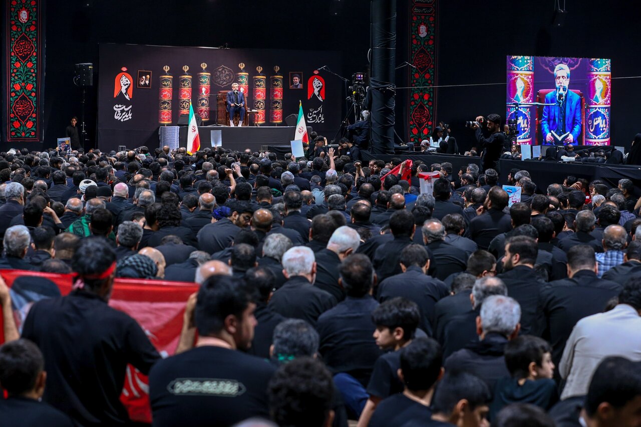 مجلس عزاء ليلة السبايا بجوار الروضة الملكوتية للقائد الشهيدِ + صور