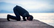 शरई अहकाम । क्या ज़ियारत-ए-आशूरा का सज्दा हाथ पर करना सही है?