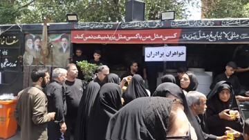 عزاداران دارالمؤمنین میهمان حسینیه سیارِ آب و ادب شدند+تصاویر
