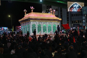 تصاویر/ آیین شام غریبان حضرت سیدالشهدا(ع) همزمان با صد و هفدهمین شب از اجتماع مردمی «شب‌های اقتدار» سمنان
